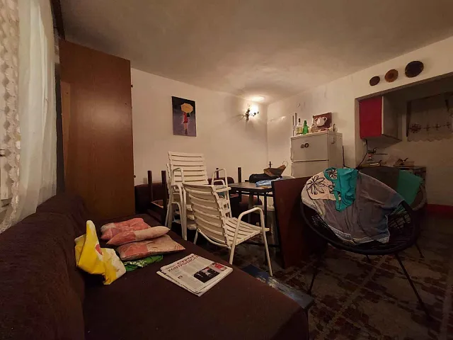 House on the front line in Stoliv  — photo 7
